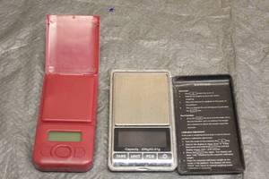 lot 9 image: TOTAL OF 2 AWS DIGITAL POCKET SCALES , RED V2-600 CHROME 201