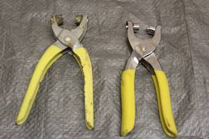 lot 18 image: TOTAL OF 2 YELLOW HANDLE GROMMET PUNCH PLIERS