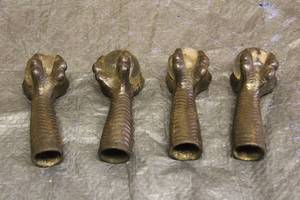 lot 14 image: TOTAL OF 4 ANTIQUE CAST IRON CLAW & GLASS BALL 4 TABLE FURNITURE LEG HARDWARE