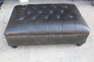 lot 27 image: VERY LARGE OVERSIZED LEATHER OFF THE FLOOR ACCENT  OTTOMAN 48L X 36W