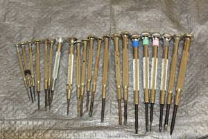 lot 33 image: TOTAL OF 21 PRECISION SCREWDRIVERS
