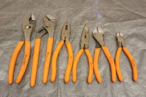 lot 34 image: TOTAL OF 6 PITTSBURGH UNIVERSAL MECHANIC PLIERS WITH COMFORT GRIP   SEE PICS
