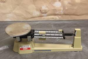 lot 41 image: OHAUS TRIPLE BEAM BALANCE 700 SERIES