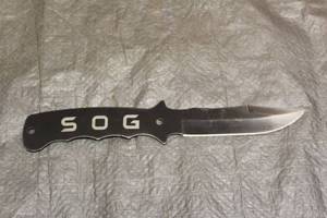 lot 43 image: SOG THROWING COLLECTIBLE 10 KNIFE