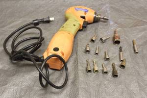 lot 54 image: CHICAGO ELECTRIC POWER TOOL 38 CLOSE QUARTER DRILL 92956 WITH MAGNETIC ADAPTERS