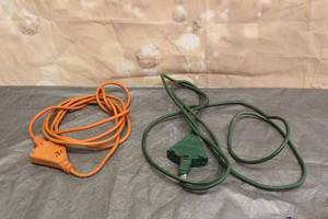 lot 65 image: TOTAL OF 2 - 12 FT EXTENSION CORDS GREENORANGE