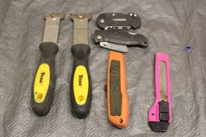 lot 75 image: TOTAL OF 6 ASSORTED MULTIPURPOSE RAZOR SCRAPERS UTILITY KNIVES