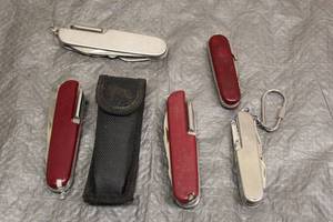 lot 76 image: TOTAL OF 5 ASSORTED BRAND MULTI FUNCTIONAL FOLDING KNIVES