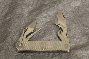 lot 77 image: VINTAGE CAMILLUS 1978 US MILITARY SURVIVAL ARMY POCKET KNIFE