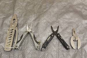 lot 78 image: TOTAL OF 4 ASSORTED BRANDSIZE MULTI TOOL FOLDING PLIERS - SHEFFIELD,WINCHESTER,DIME GERBER  SEE PICS
