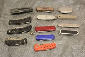 lot 79 image: TOTAL OF 13 ASSORTED BRAND MINI POCKET KNIVES  SEE PICS