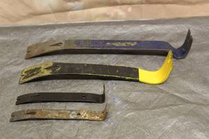 lot 81 image: TOTAL OF 4 PRY BARS - 7 12 , 13 , 15  SEE PICS