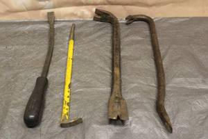 lot 83 image: TOTAL OF ASSORTED PRY BARS  SEE PICS