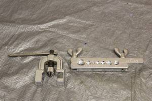 lot 91 image: FLARING TOOL & TUBE EXPANDER