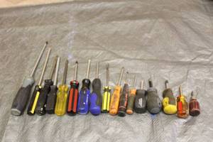 lot 107 image: TOTAL OF 17 ASSORTED BRANDSIZE PHILIPS SCREWDRIVERS