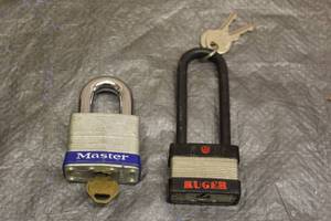 lot 118 image: TOTAL OF 2 LOCKS WITH KEYS , MASTER No.27 & RUGER No. 5035
