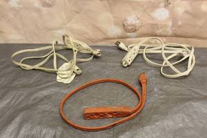 lot 123 image: TOTAL OF 3 INDOOROUTDOOR EXTENSION CORDS