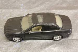 lot 142 image: MAISTO JAGUAR XTYPE SCALE 118 DIECAST 10L