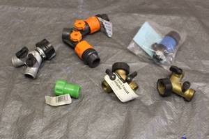 lot 143 image: TOTAL OF 6 ASSORTED BRAND FAUCETHOSE CONNECTORS  SEE PICS
