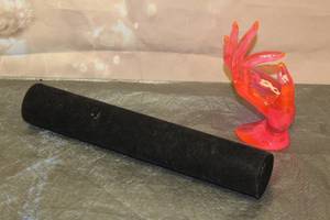 lot 151 image: PINK LUCITE HAND JEWELRY DISPLAY HOLDER & BLACK  BRACELET JEWELRY DISPLAY