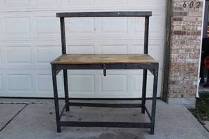 lot 161 image: METAL WITH WOOD SHELF WORK BENCH