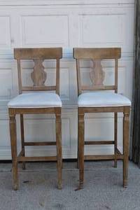 lot 162 image: TOTAL OF 2 PIER 1 SOLID OAK TALL COUNTER BAR STOOLS 3447685