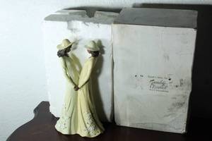 lot 175 image: SARAHS ATTIC INC FAMILY ESSENCE 9213 FRIENSHIP STATUE 10H