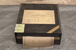 lot 9 image: KRISTOFF ORIGINAL MADURO WOOD CIGAR BOX ,MADE IN DOMINICAN REPUBLIC