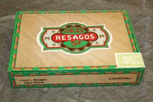 lot 39 image: FINCKS RESAGOS SABOR NUEVO WOOD CIGAR BOX , MADE IN NICARAGUA