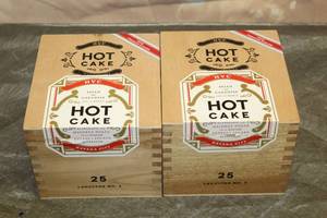 lot 41 image: TOTAL OF 2 HVC SELLO DE GARANTIA HOT CAKE WOOD CIGAR BOX, MADE IN NICARAGUA