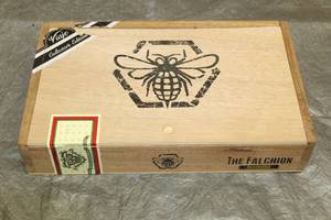 lot 42 image: VIAJE THE FALCHION MADURO COLLECTOR EDITION WOOD CIGAR BOX