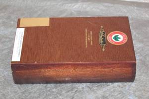 lot 68 image: JOY DE NICARAGUA ANTANO WOOD CIGAR BOX , MADE IN NICARAGUA