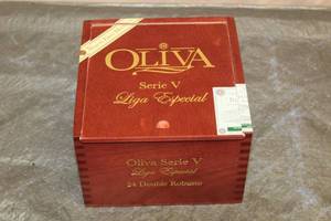 lot 69 image: OLIVA SERIE V LIGA ESPECIAL WOOD CIGAR BOX , MADE IN NICARAGUA