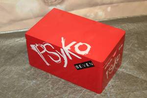 lot 72 image: VENTURA PSYKO SEVEN  WOOD CIGAR BOX