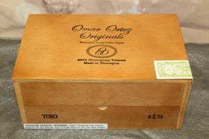 lot 79 image: OMAR ORTEZ TORO WOOD CIGAR BOX , MADE IN NICARAGUA