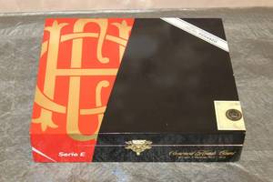 lot 81 image: CROWNED HEAD TABACALERA PICHARDO HERMOSO SERIE E  WOOD CIGAR BOX, MADE IN NICARAGUA