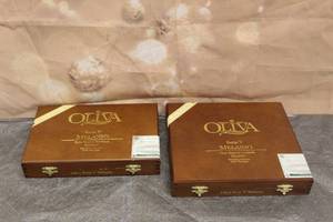 lot 117 image: 2 OLIVIA MELANIO SERIE V ROBUSTOTORPEDO WOOD CIGAR BOXES MADE IN NICARAGUA