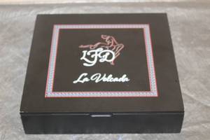 lot 120 image: LA VOLCADA LFD WOOD CIGAR BOX MADE IN DOMINICAN REPUBLIC