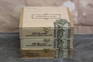 lot 125 image: 3 MI QUERIDA HECHO A MANO ANCHO LARGO TRIQUI TRACA NO. 648 WOOD CIGAR BOXES MADE IN NICARAGUA