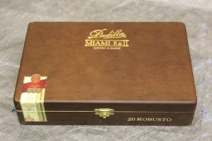 lot 137 image: PADILLA MIAMI 811 HECHO A MANO ROBUSTO MADE IN HONDURAS