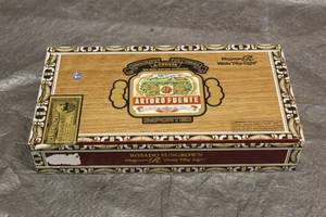 lot 138 image: ARTURO FUENTE MAGNUM R VITOLA FIFTY-EIGHT WOOD CIGAR BOX MADE IN DOMINICAN REPUBLIC