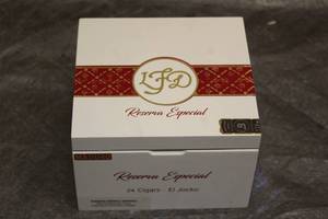 lot 142 image: LFD RESERVA ESPECIAL MADURO WOOD CIGAR BOX