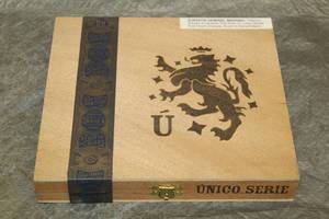 lot 153 image: DREW ESTATE LIGA PRIVADA UNICO VELVET RAT WOOD CIGAR BOX MADE IN NICARAGUA