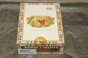 lot 158 image: ROMEO Y JULIETA CHURCHILL TUBO WOOD CIGAR BOX MADE IN DOMINICAN REPUBLIC