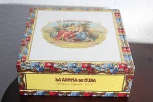 lot 162 image: LA AROMA DE CUBA ECLICION ESPECIAL NO. 4 WOOD CIGAR BOX MADE IN NICARAGUA