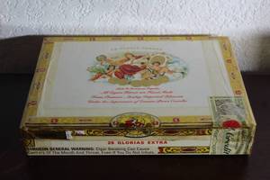 lot 164 image: LA GLORIA CUBANA WOOD CIGAR BOX MADE IN DOMINICAN REPUBLIC