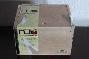 lot 171 image: NUB CONNECTICUT 460 WOOD CIGAR BOX MADE IN NICARAGUA