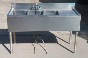 lot 19 image: BK RESOURCES UB4-21-348RS UNDERBAR SINK THREE COMPARTMENT , 48 W X 21 14D X 32 12 H