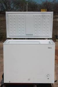 lot 29 image: MIDEA CHEST FREEZER MRC09M4AWW TESTED AND WORK