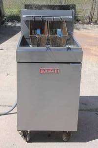 lot 41 image: VULCAN FRYER WITH 2 FRY BASKETS ON LOCKING CASTERS&nbsp